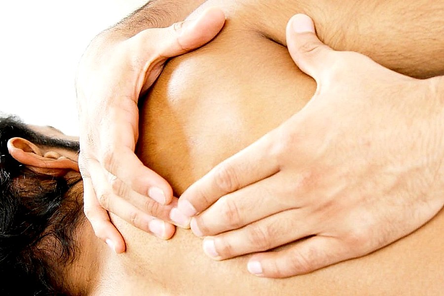 Tratamiento manual de cuello y hombros